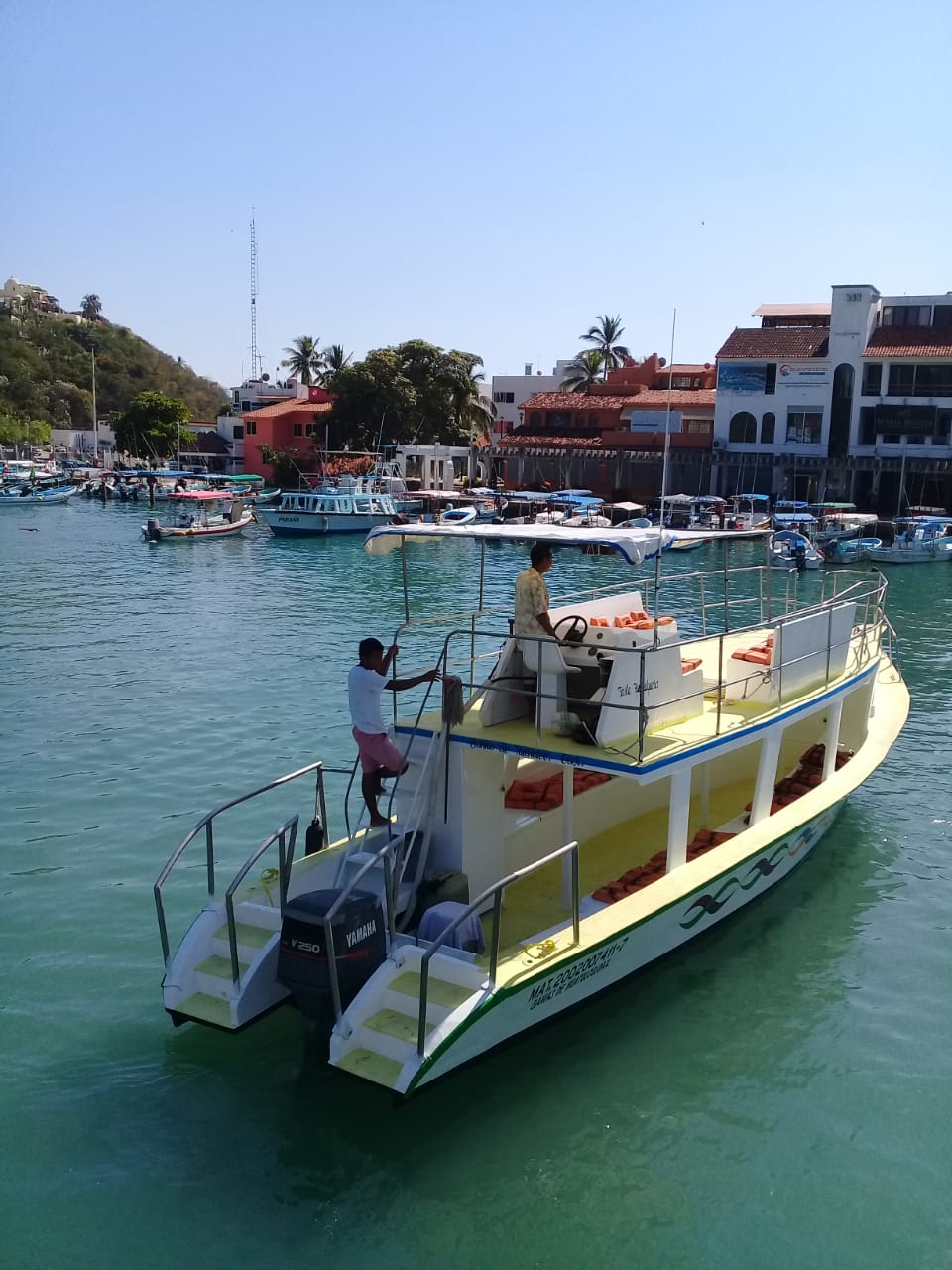 Lancha Privada | Experiencia en Bahías de Huatulco para 35 Pasajeros