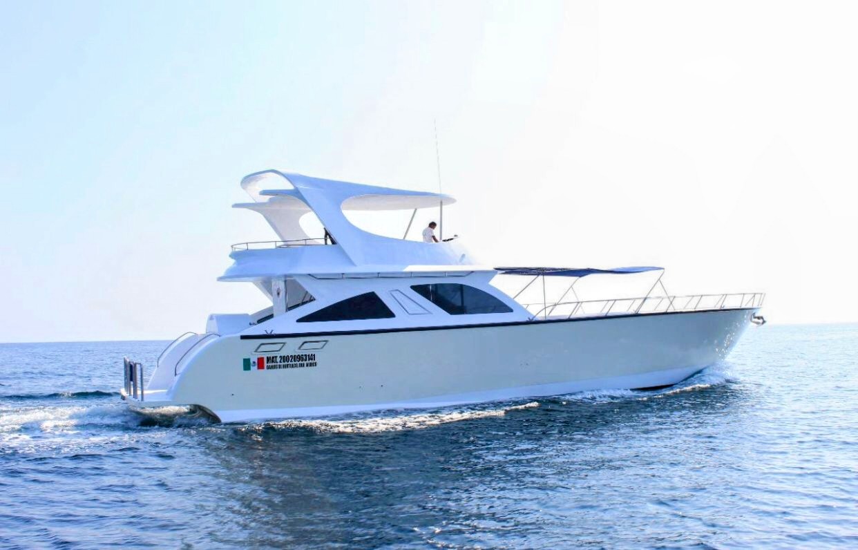 Yate de lujo para 25 pasajeros con mini alberca: experiencia privada en Huatulco