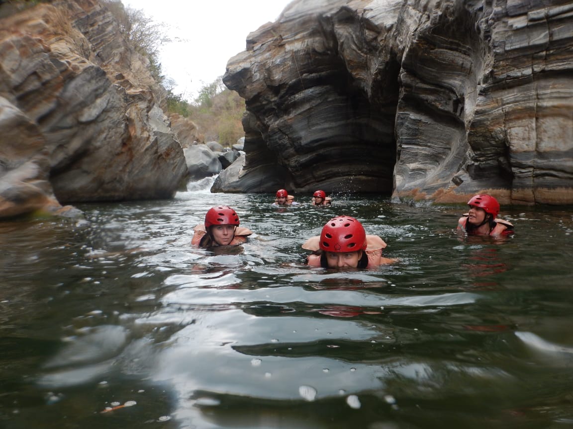 Cañónin Aventura: Saltos y Naturales
