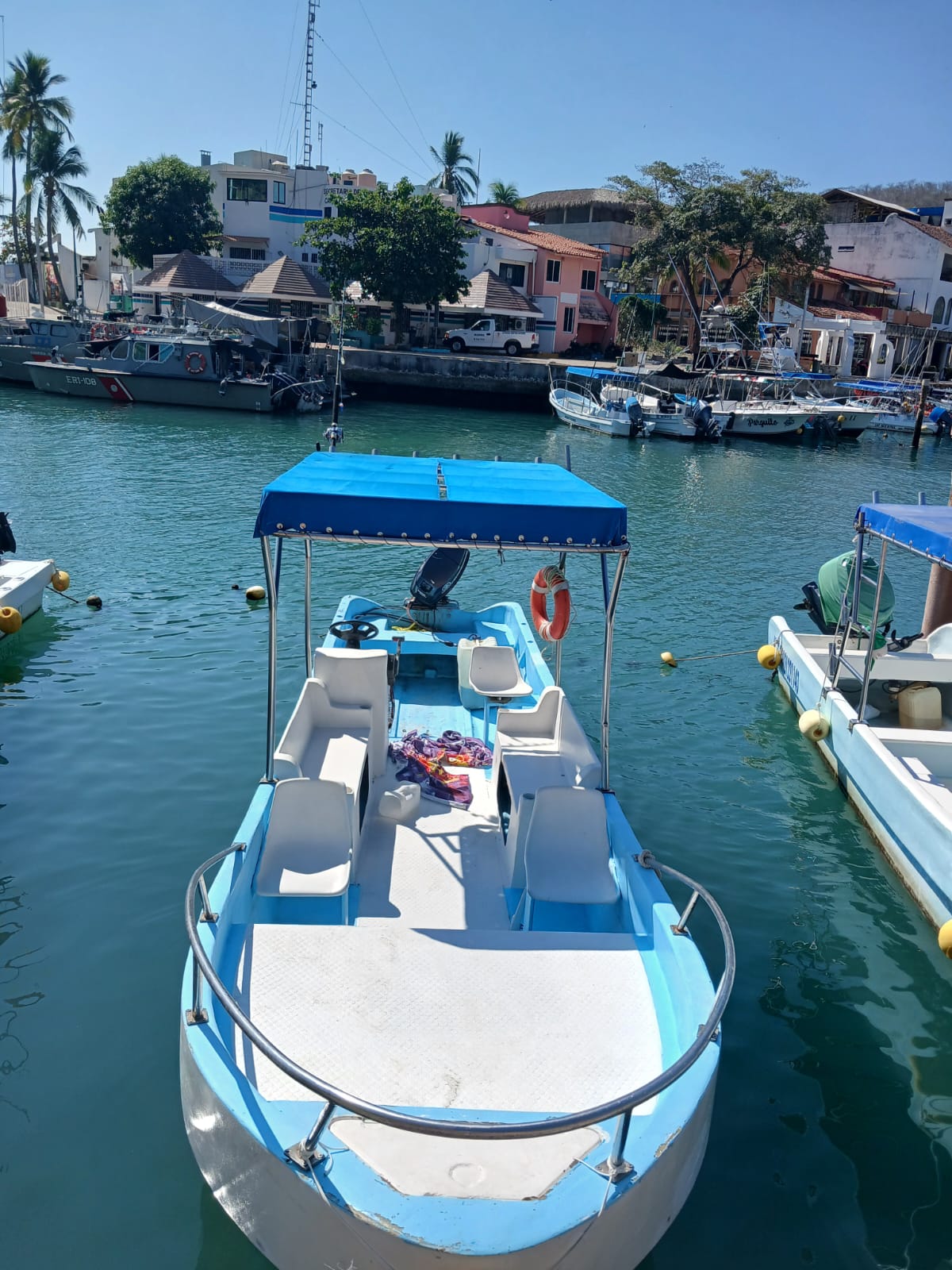 Lancha Privada | Experiencia por las 7 Bahías de Huatulco para 10 Personas