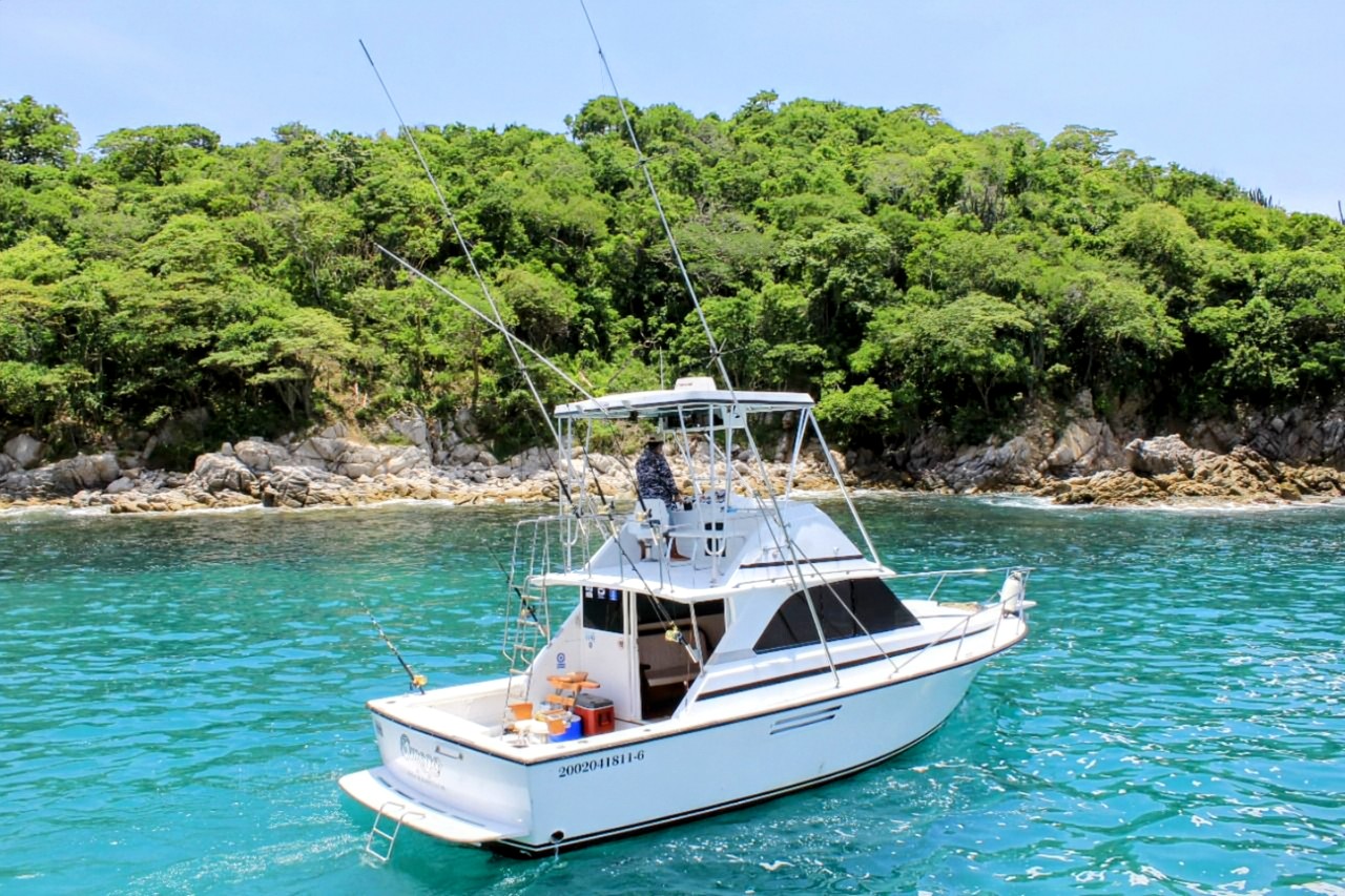 Vive un día inolvidable en el Yate para 15 pasajeros visitando las Bahías de Huatulco por mar