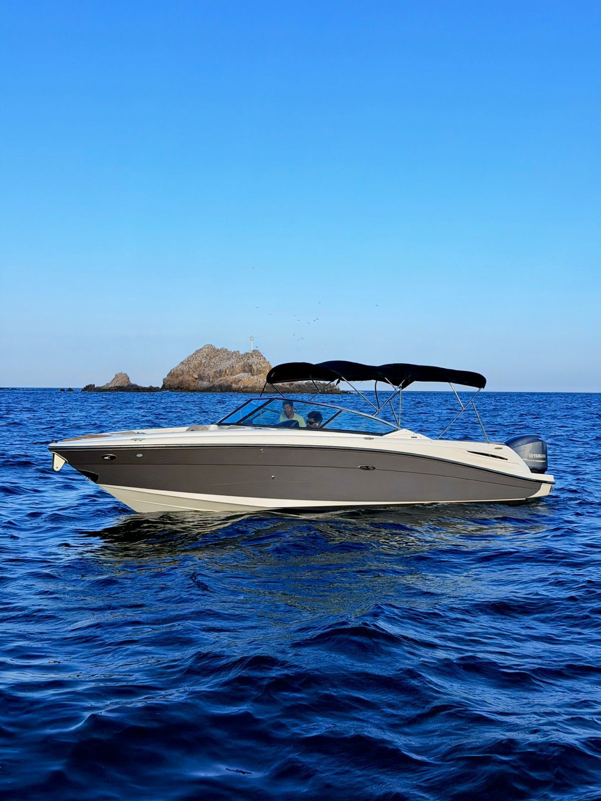 Yate para 10 pasajeros, aventura Premium por las Bahías de Huatulco, incluye transporte