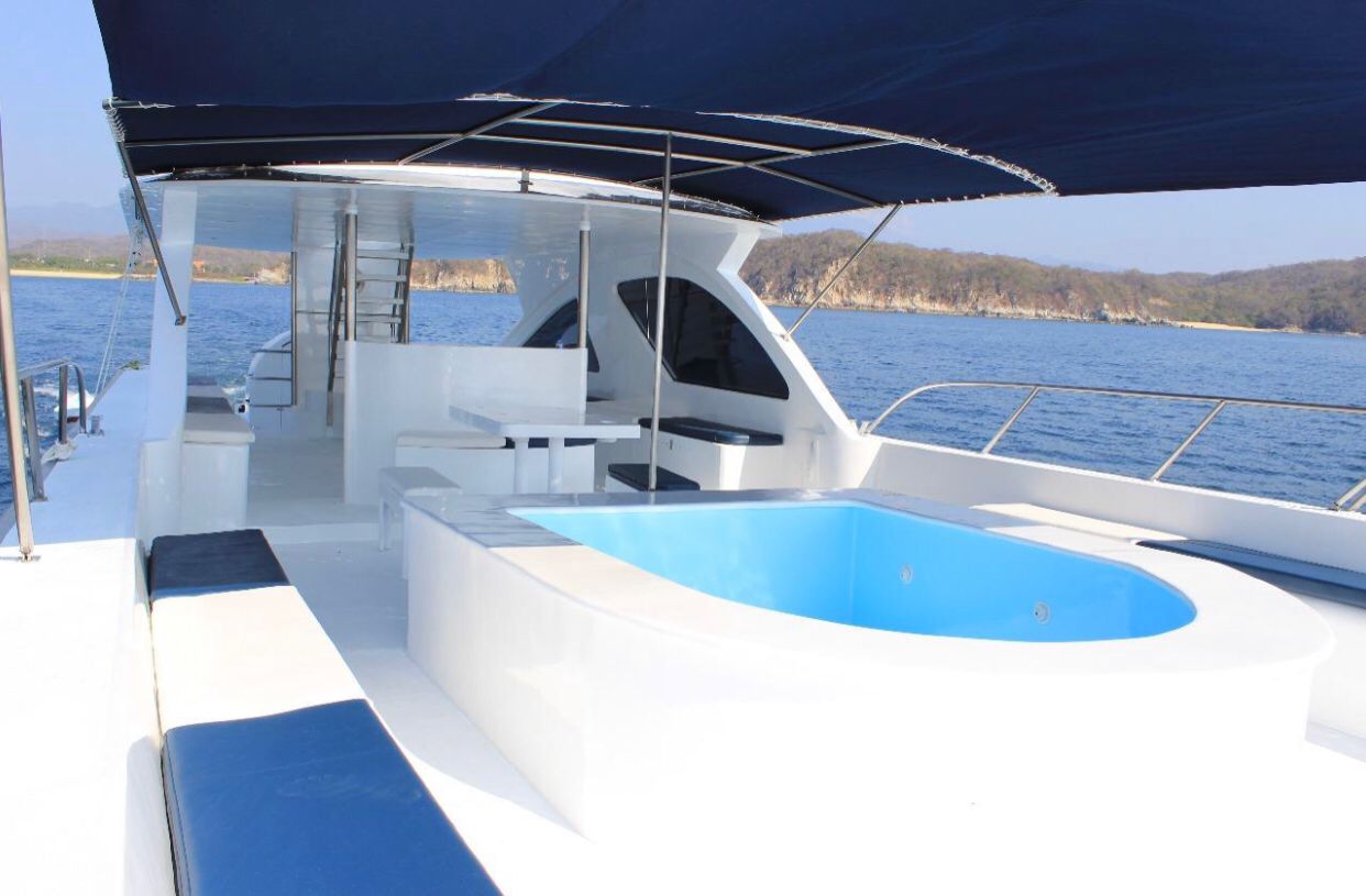 Yate de lujo para 25 pasajeros con mini alberca: experiencia privada en Huatulco 2