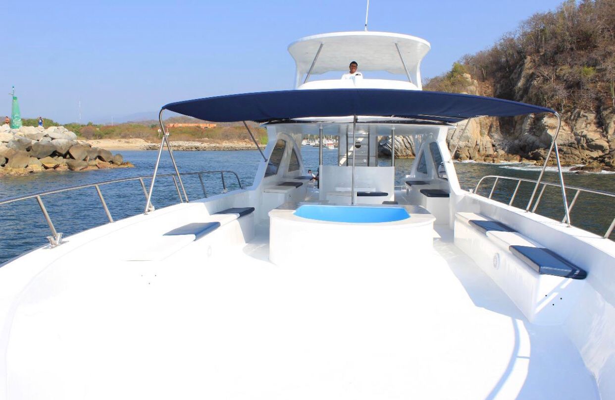 Yate de lujo para 25 pasajeros con mini alberca: experiencia privada en Huatulco 5