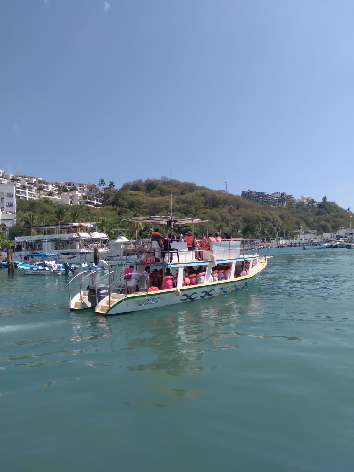 Lancha Privada | Experiencia en Bahías de Huatulco para 35 Pasajeros 4