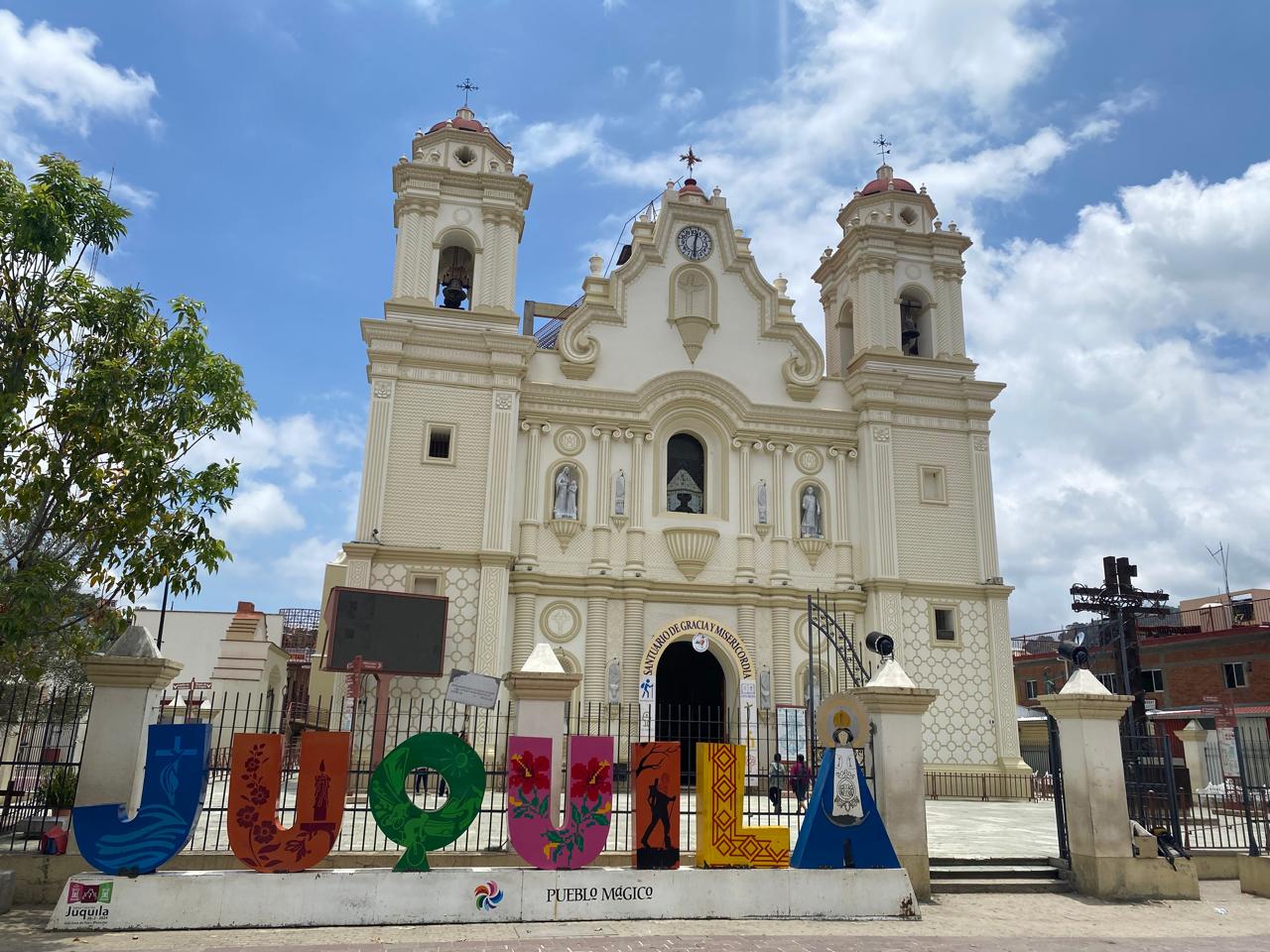 Paseo privado al santuario de Juquila Oaxaca de Huatulco, 11 pasajeros 3