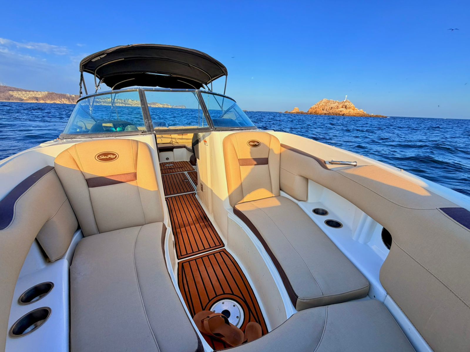 Yate para 10 pasajeros, aventura Premium por las Bahías de Huatulco, incluye transporte 2