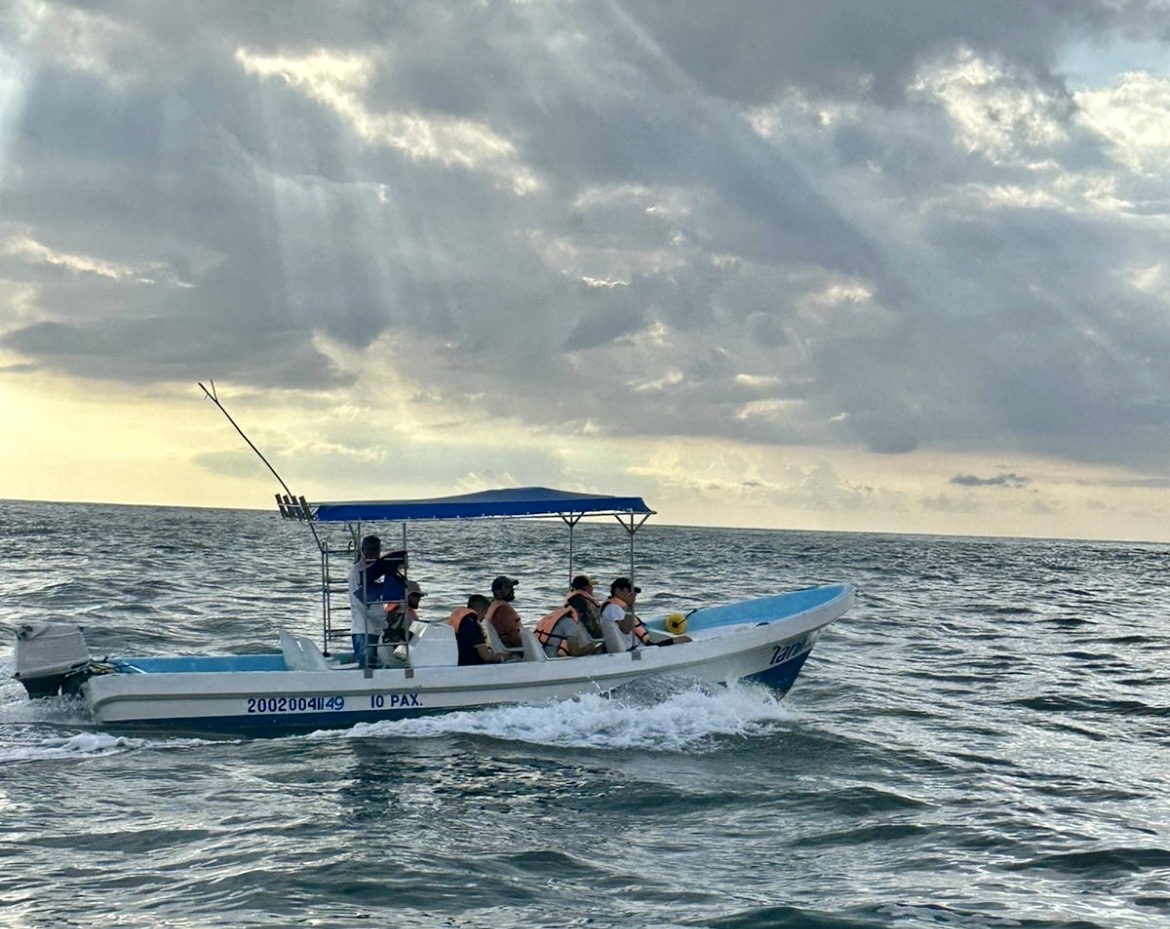 Lancha Privada | Experiencia Exclusiva en Bahías de Huatulco para 10 Personas 2