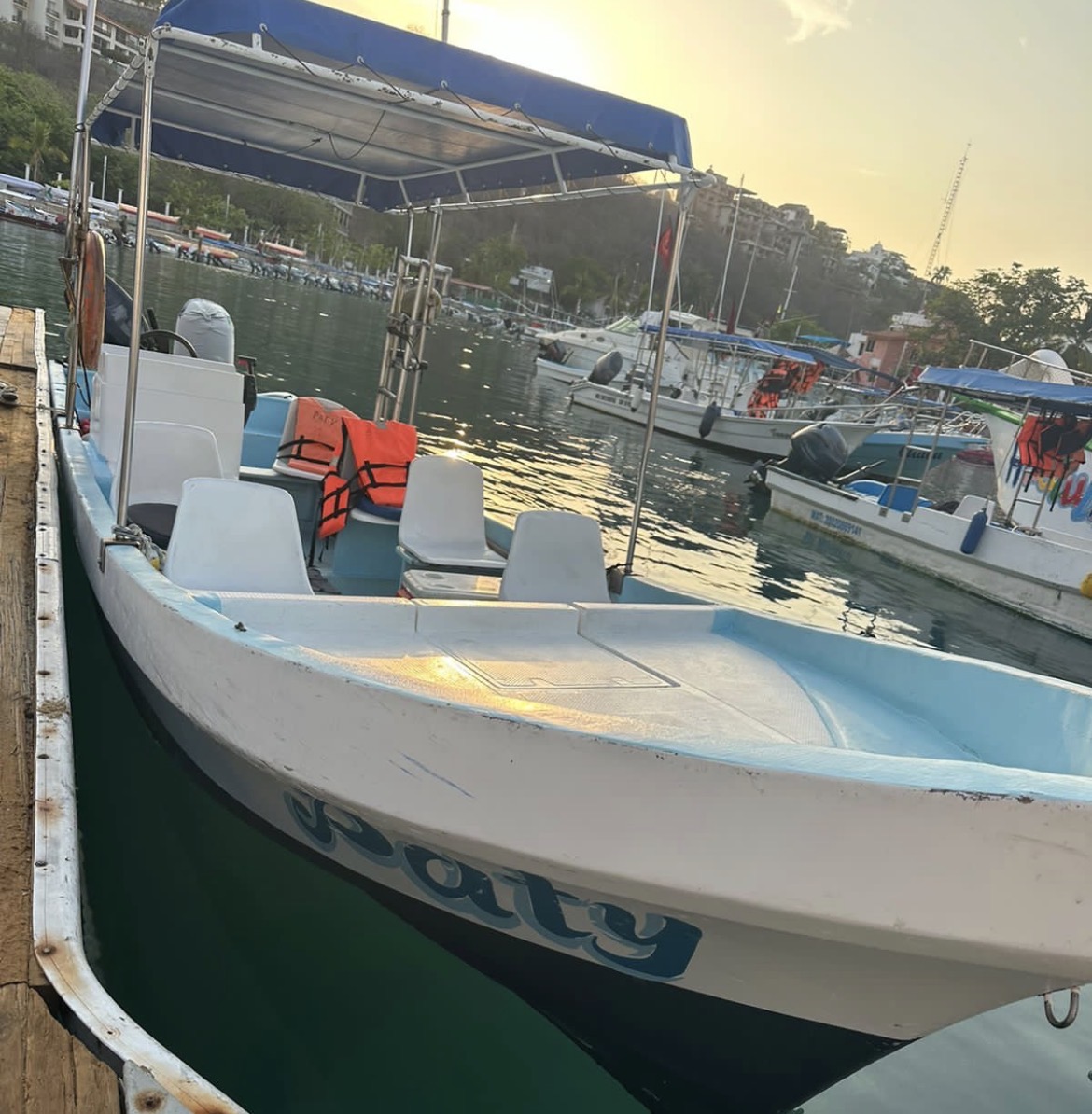 Lancha Privada | Experiencia Exclusiva en Bahías de Huatulco para 10 Personas 3