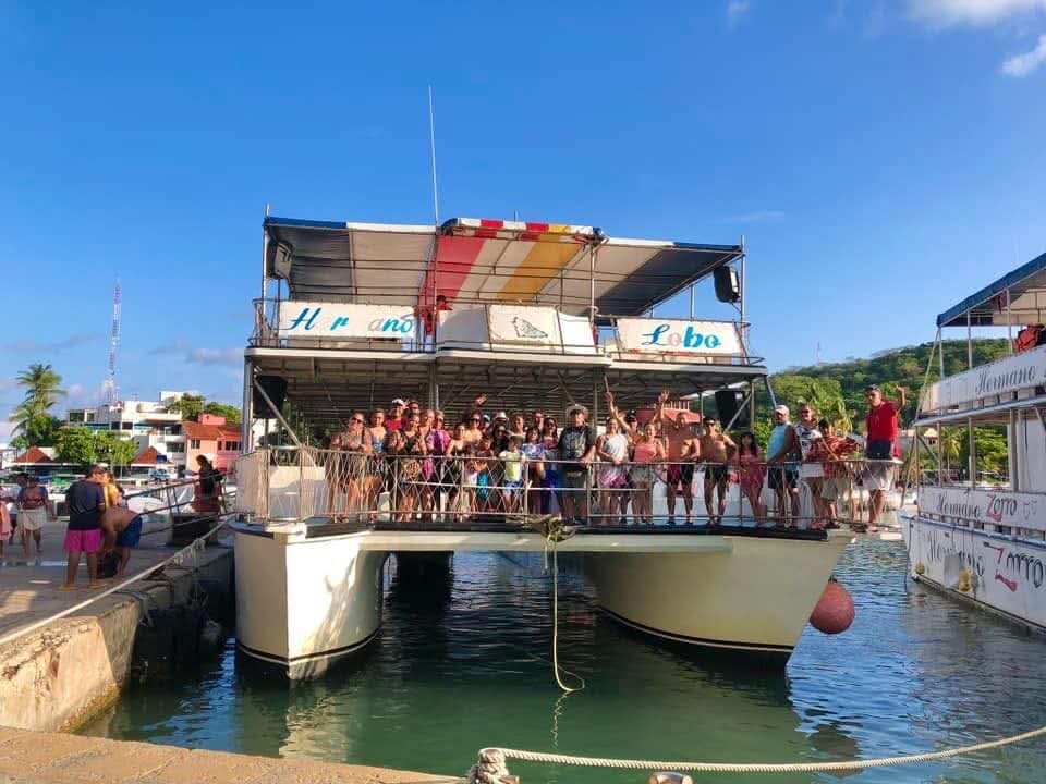 Paseó a las bahías en Catamarán 3